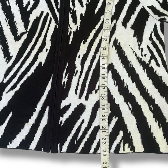 Chico's Size 3 (XL) Black & White Zip-Up Zebra Print Cardigan Sweater Cropped - Picture 7 of 7